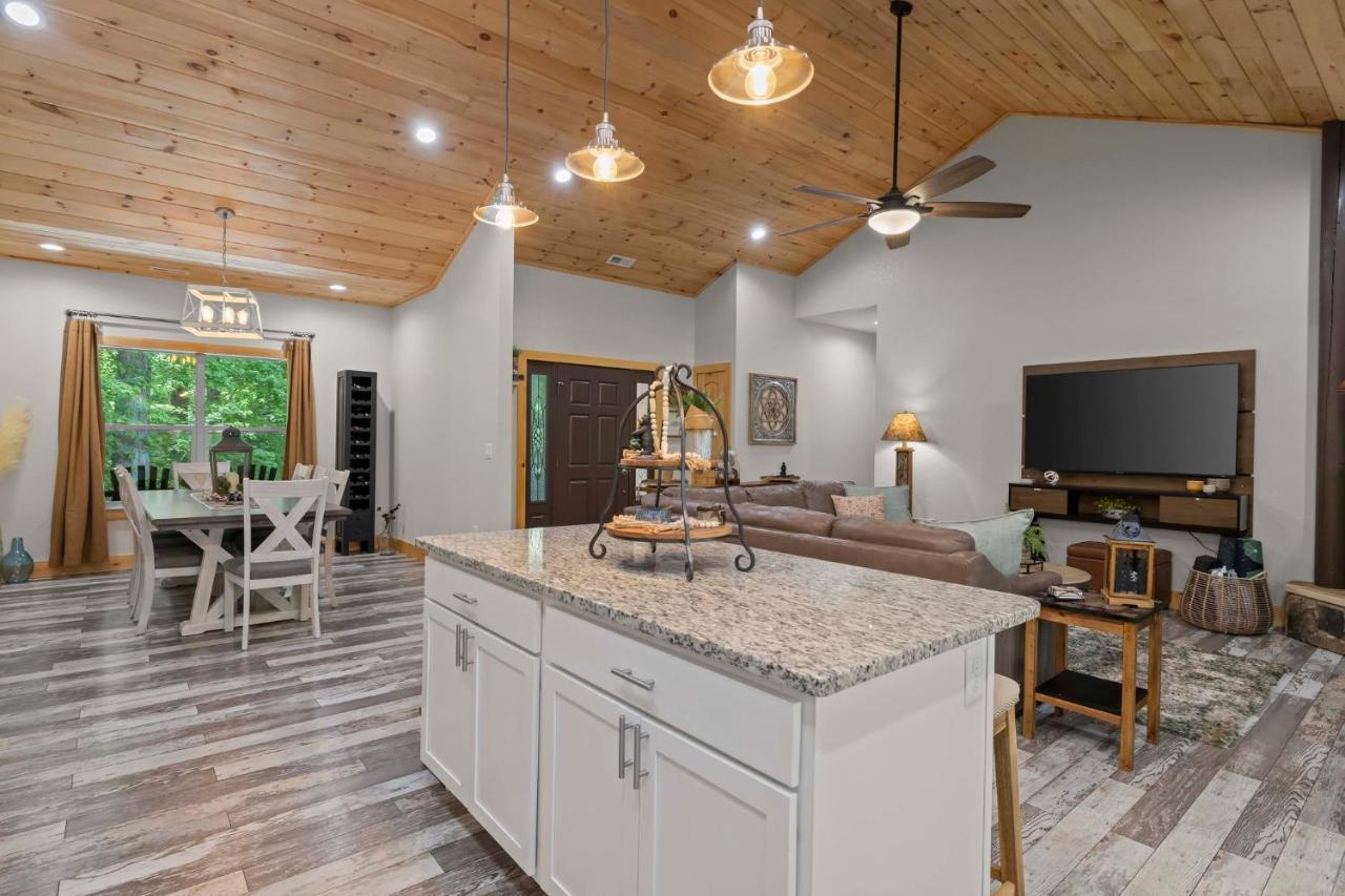 Stunning Views, Superb Atmosphere, Modern Amenities, In The Middle Of Nature Bryson City Exterior foto